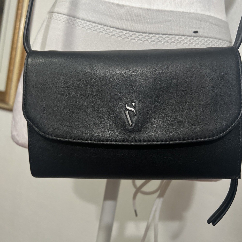 Simply Vera Wang Purse Black Shoulder/Crossbody‎ Several Pockets 7x5 Inches